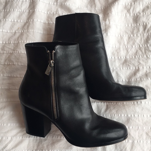 Michael Kors Black heeled bootie - Picture 2 of 5